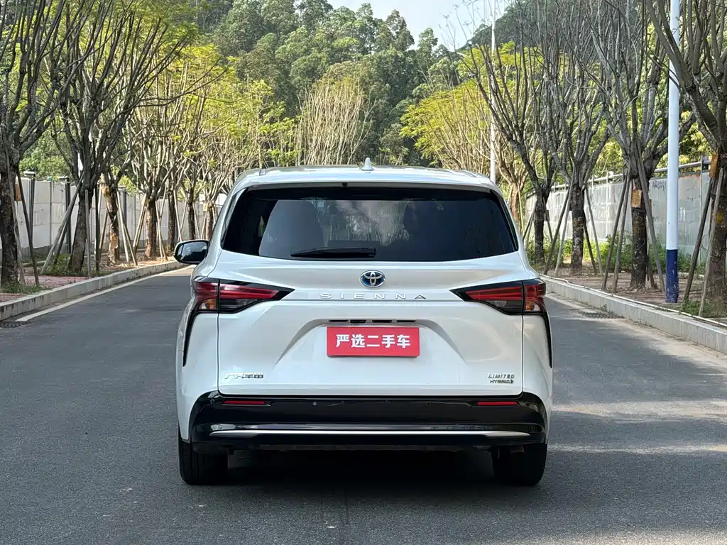 Toyota Sienna — миниатюра 8