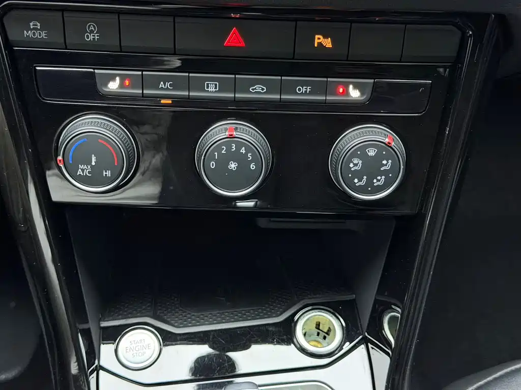 Volkswagen T-Roc — миниатюра 13