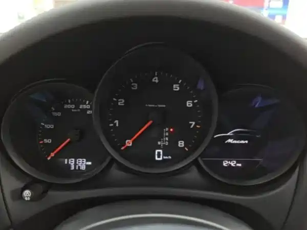 Porsche Macan — миниатюра 12