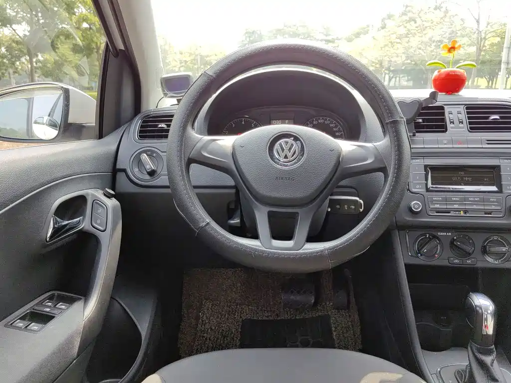 Volkswagen Polo — миниатюра 17