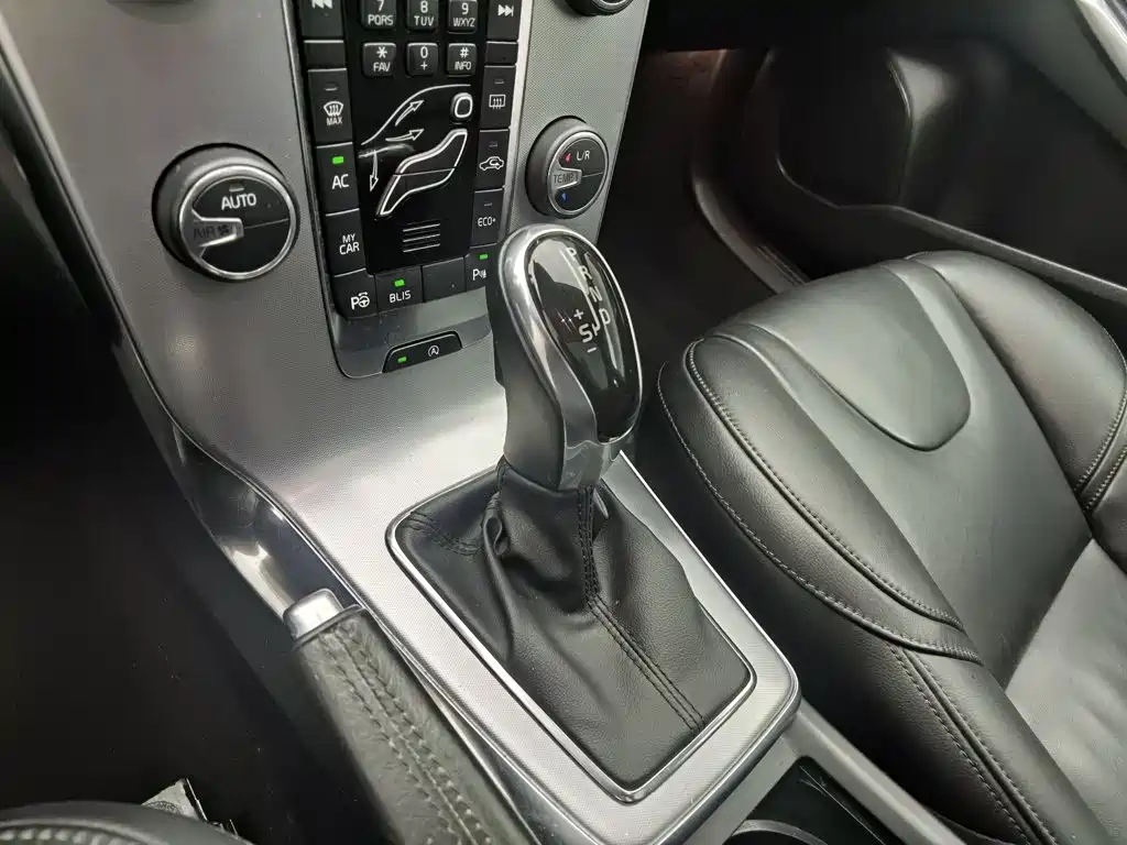 Volvo V40 — миниатюра 13