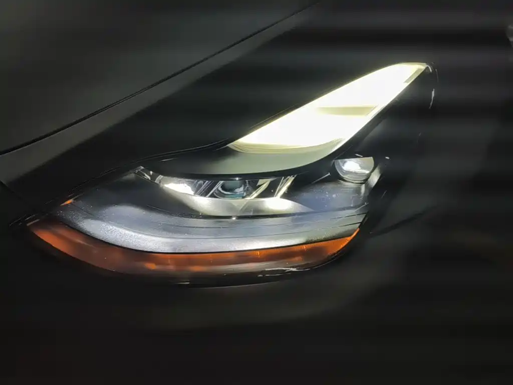 Tesla Model Y — миниатюра 24