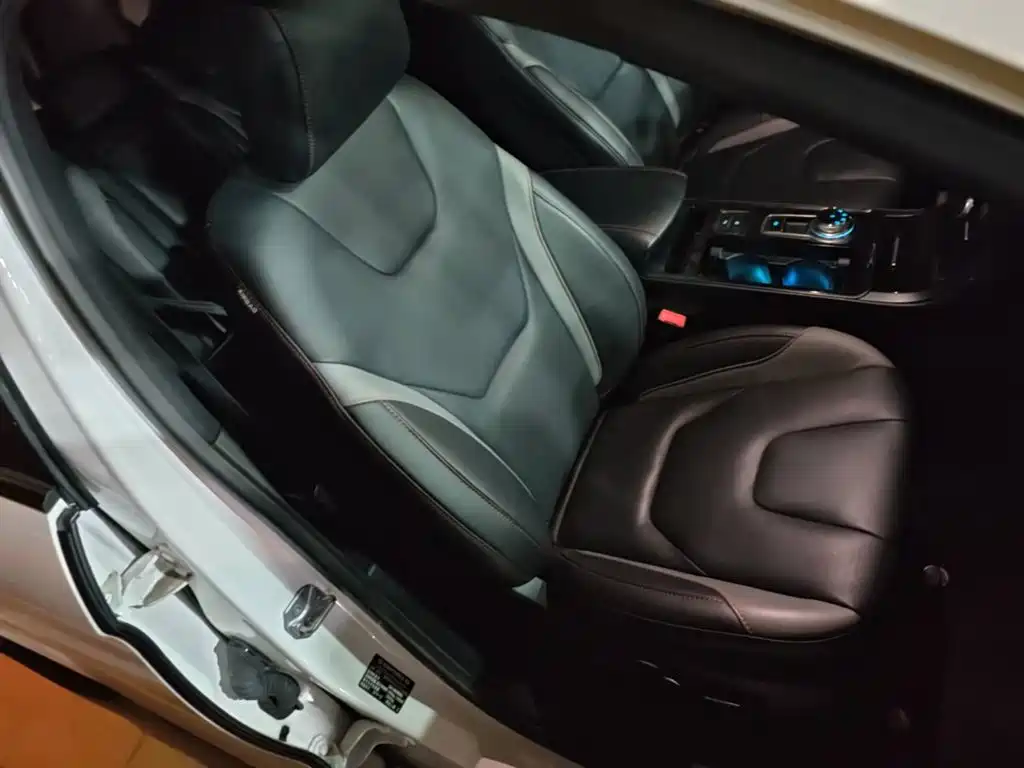 Ford Edge — миниатюра 25