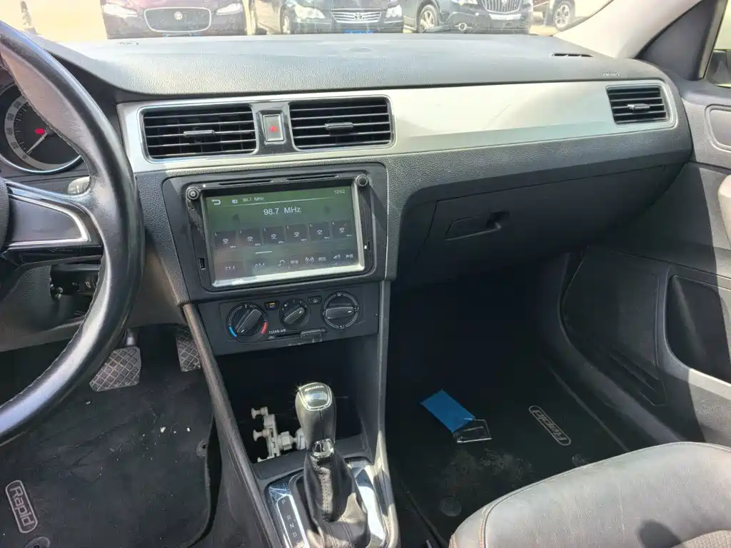 Skoda Rapid Spaceback — миниатюра 13