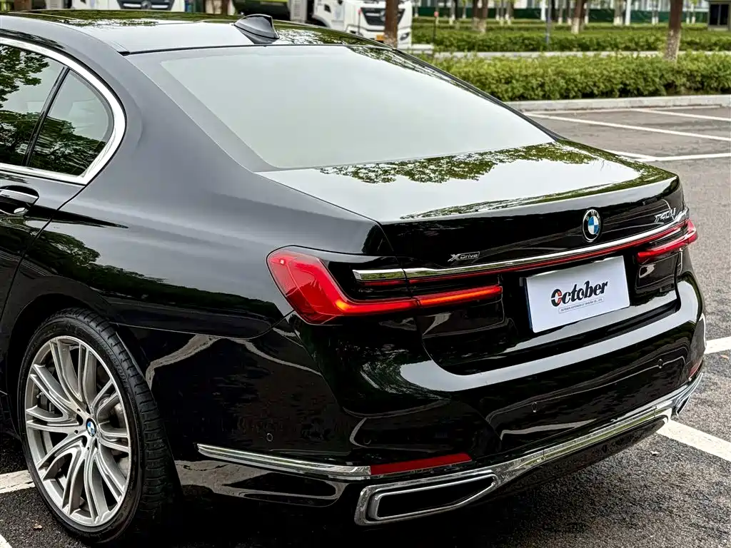 BMW 7 Series — миниатюра 5