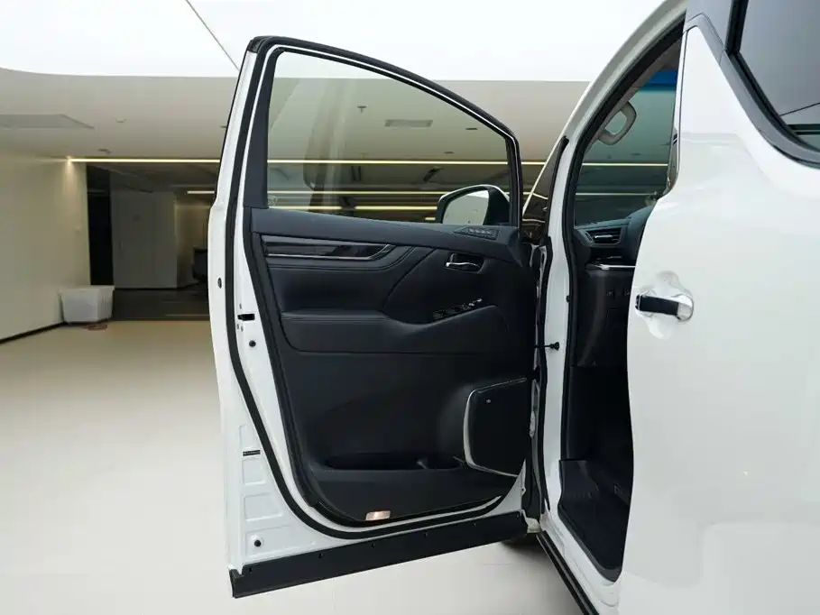 Toyota Vellfire — миниатюра 16