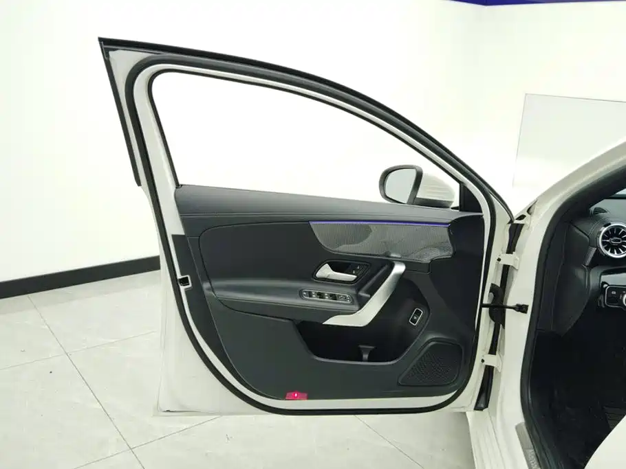 Mercedes-Benz A-Class 2022 — фото 7