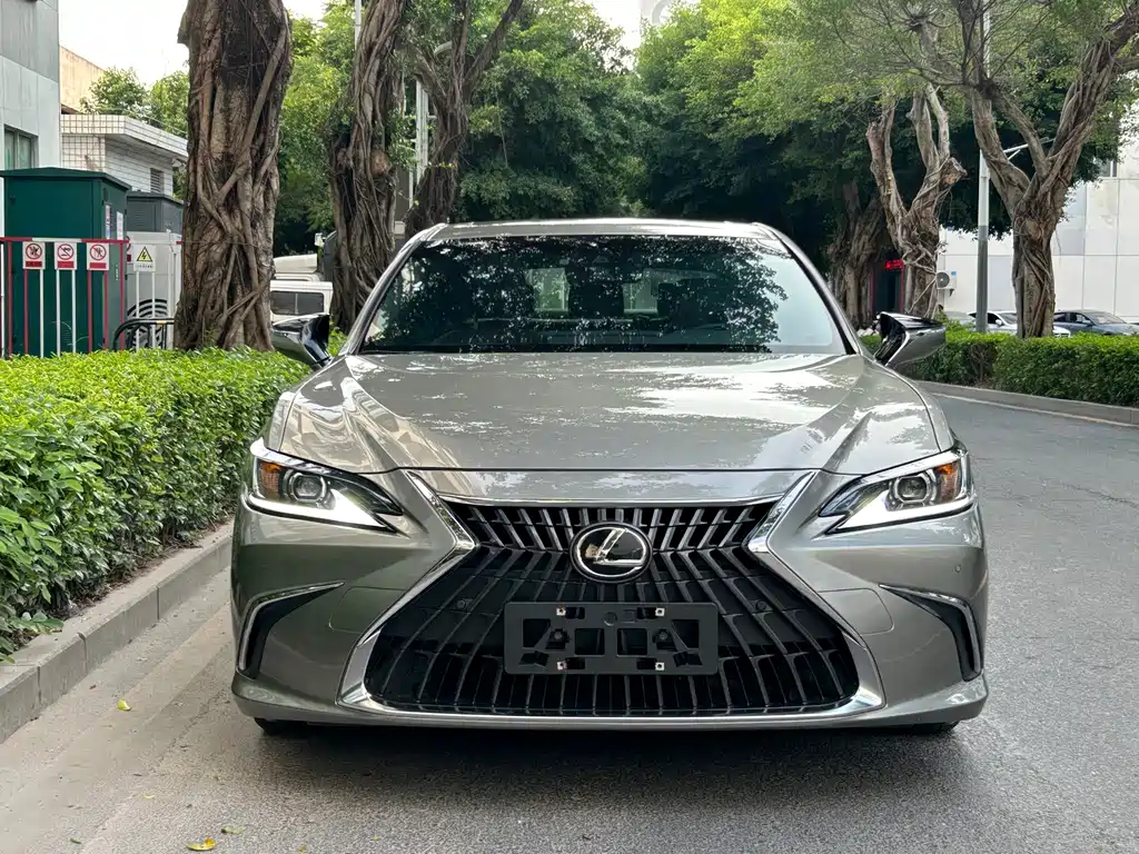 Lexus ES — миниатюра 9