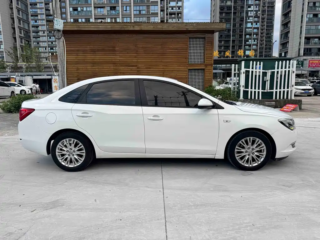 Buick Excelle — миниатюра 4