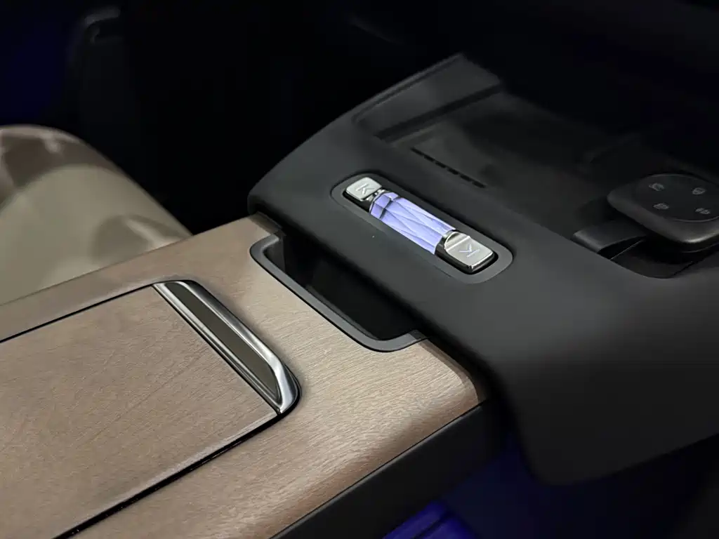 Volvo XC70 PHEV — миниатюра 13