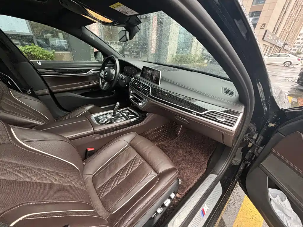 BMW 7 Series — миниатюра 14