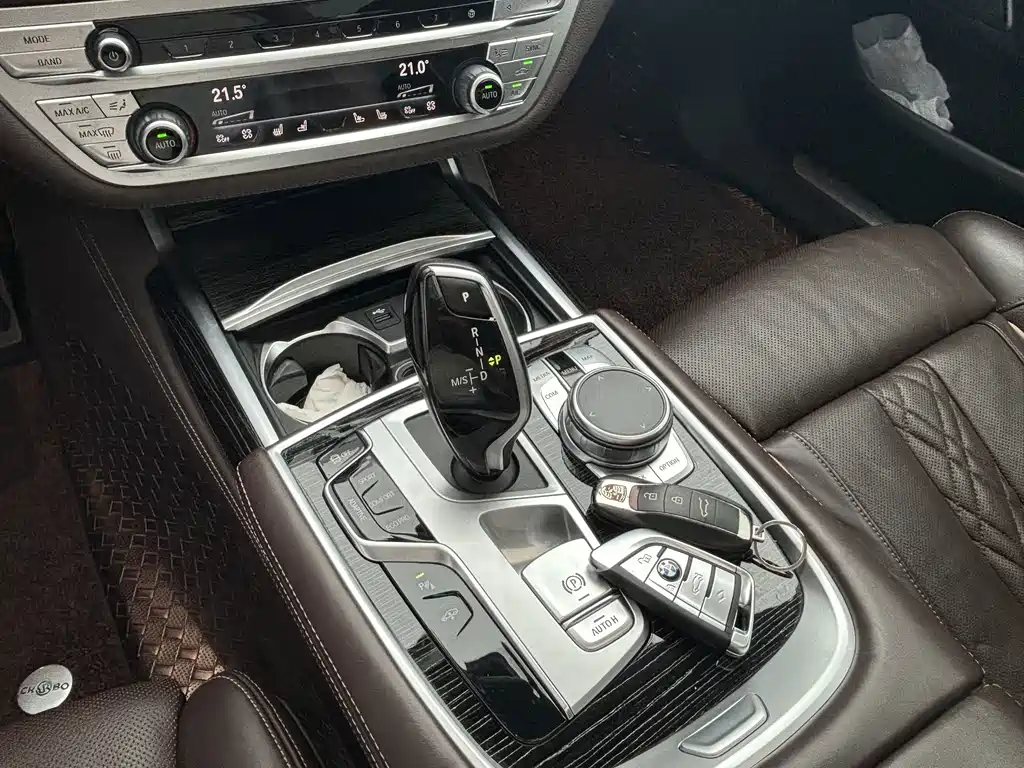 BMW 7 Series — миниатюра 9
