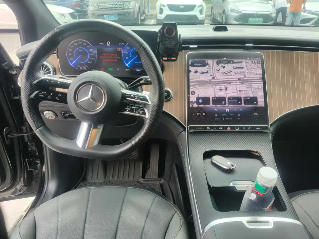 Mercedes-Benz EQE SUV — миниатюра 13