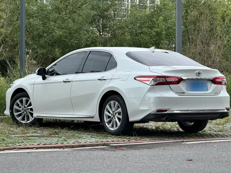Toyota Camry — миниатюра 16