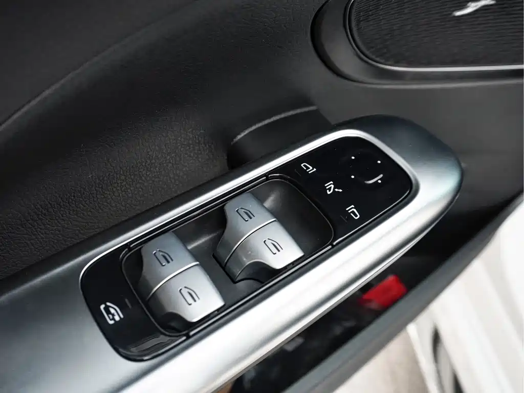 Mercedes-Benz C-Class — миниатюра 10