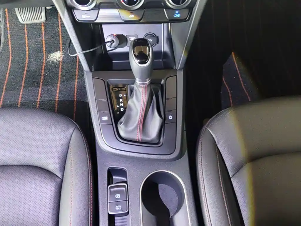 Hyundai Elantra — миниатюра 14
