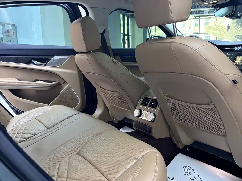 Jaguar XFL — миниатюра 14