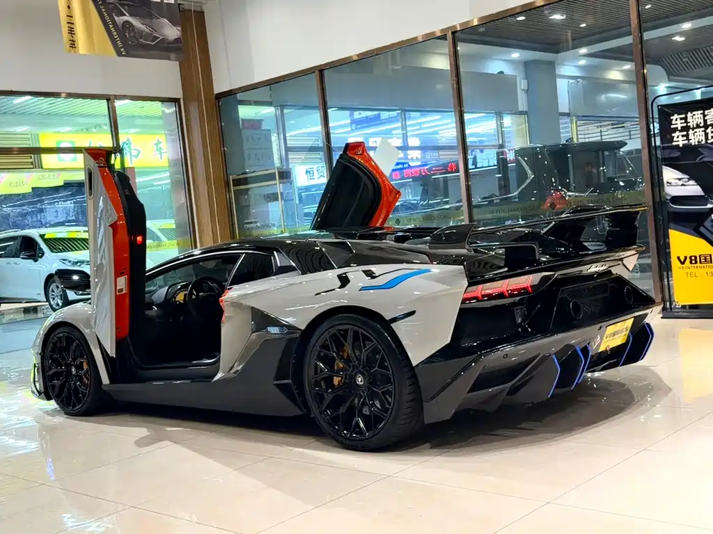 Lamborghini Aventador — миниатюра 6