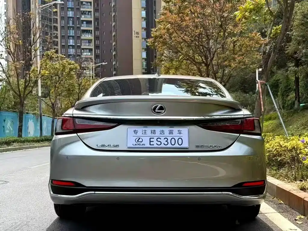 Lexus ES — миниатюра 9