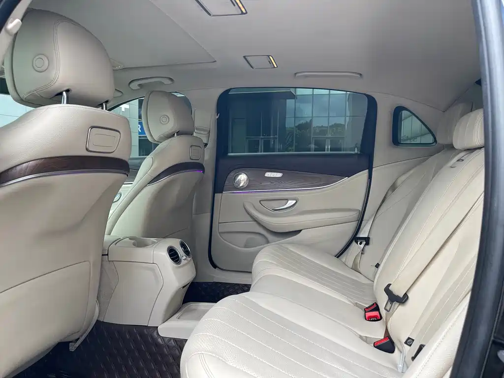 Mercedes-Benz E-Class — миниатюра 5