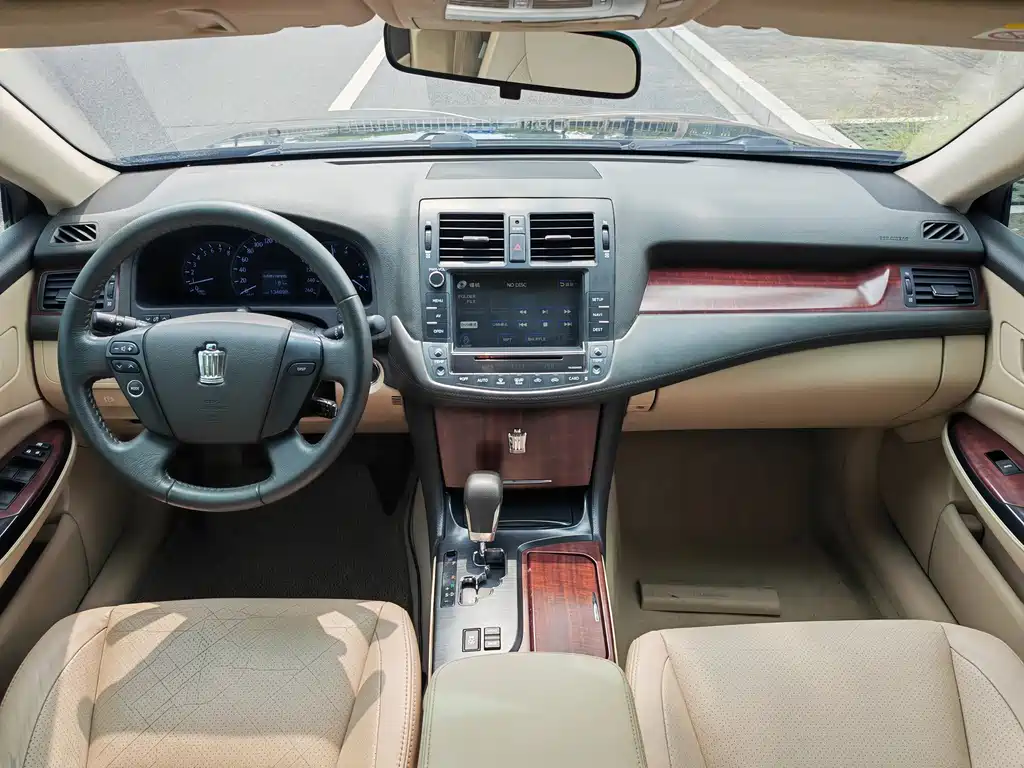 Toyota Crown — миниатюра 5
