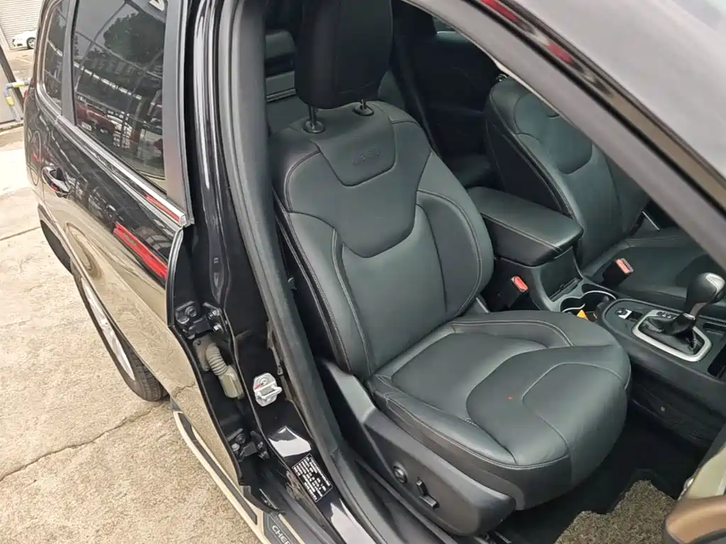 Jeep Cherokee — миниатюра 25