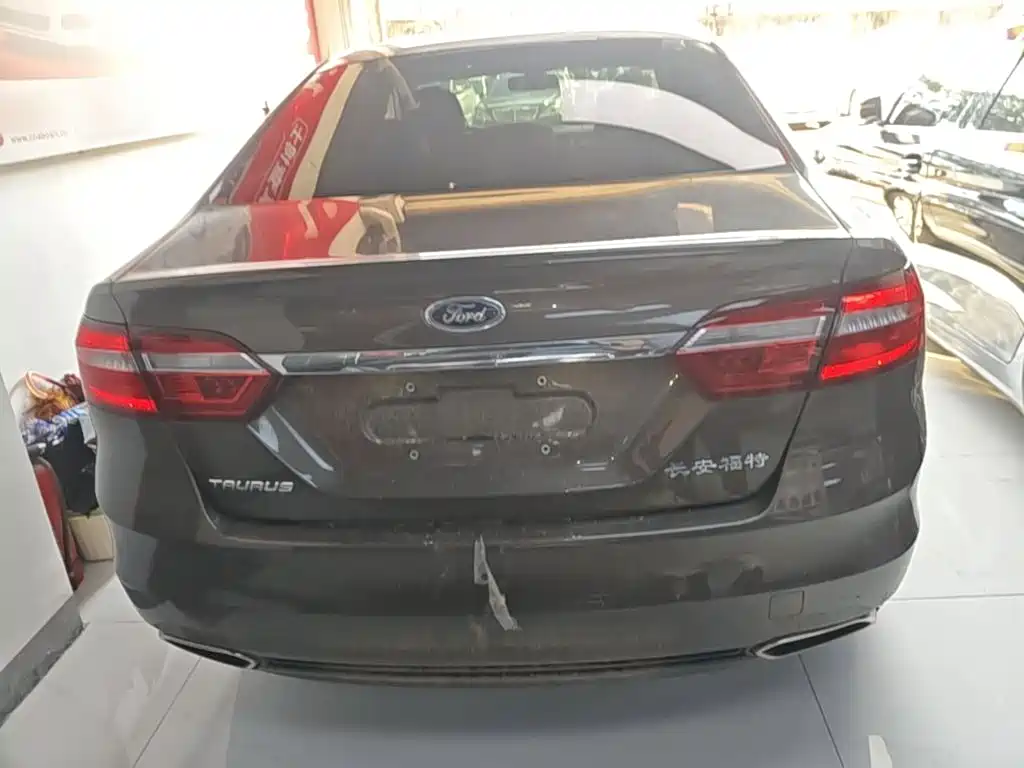 Ford Taurus — миниатюра 6