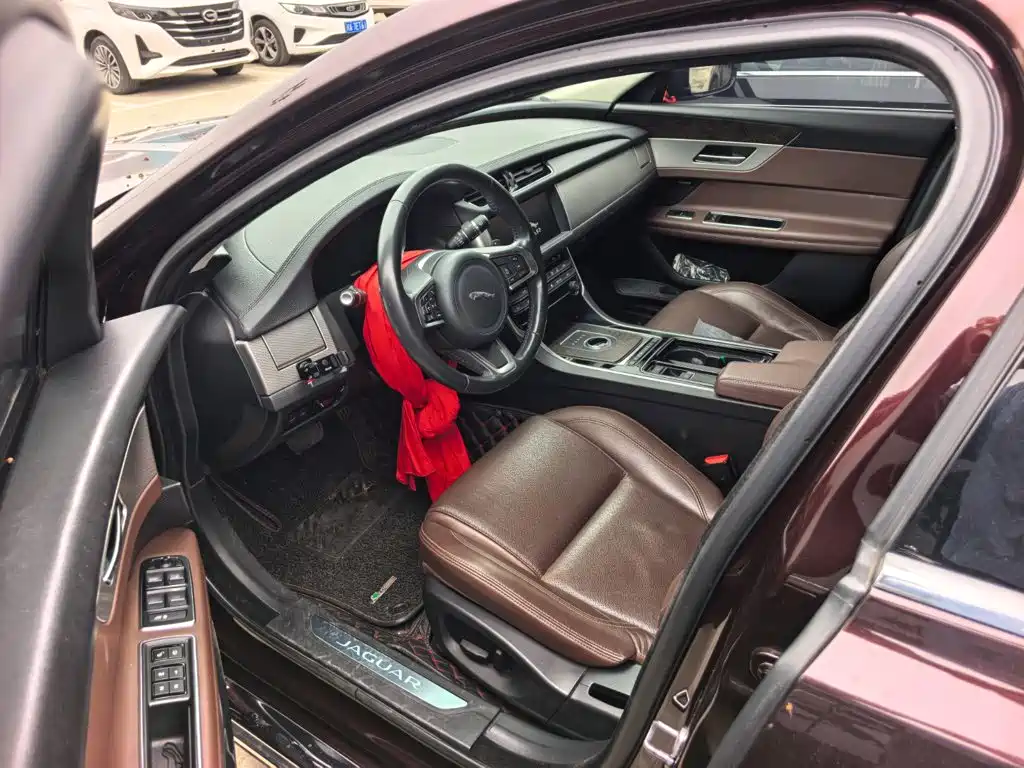 Jaguar XFL — миниатюра 8