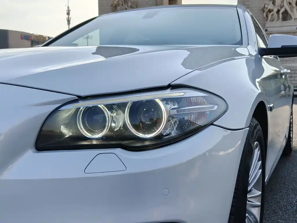 BMW 5 Series — миниатюра 7
