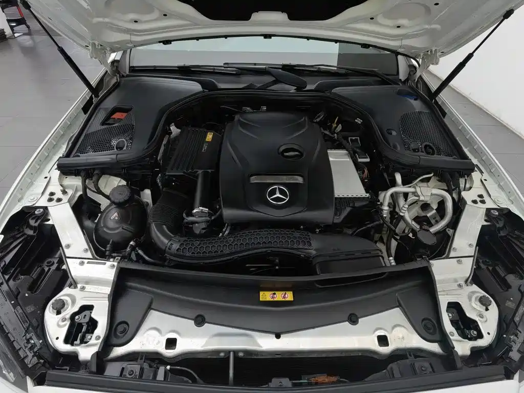 Mercedes-Benz E-Class — миниатюра 6