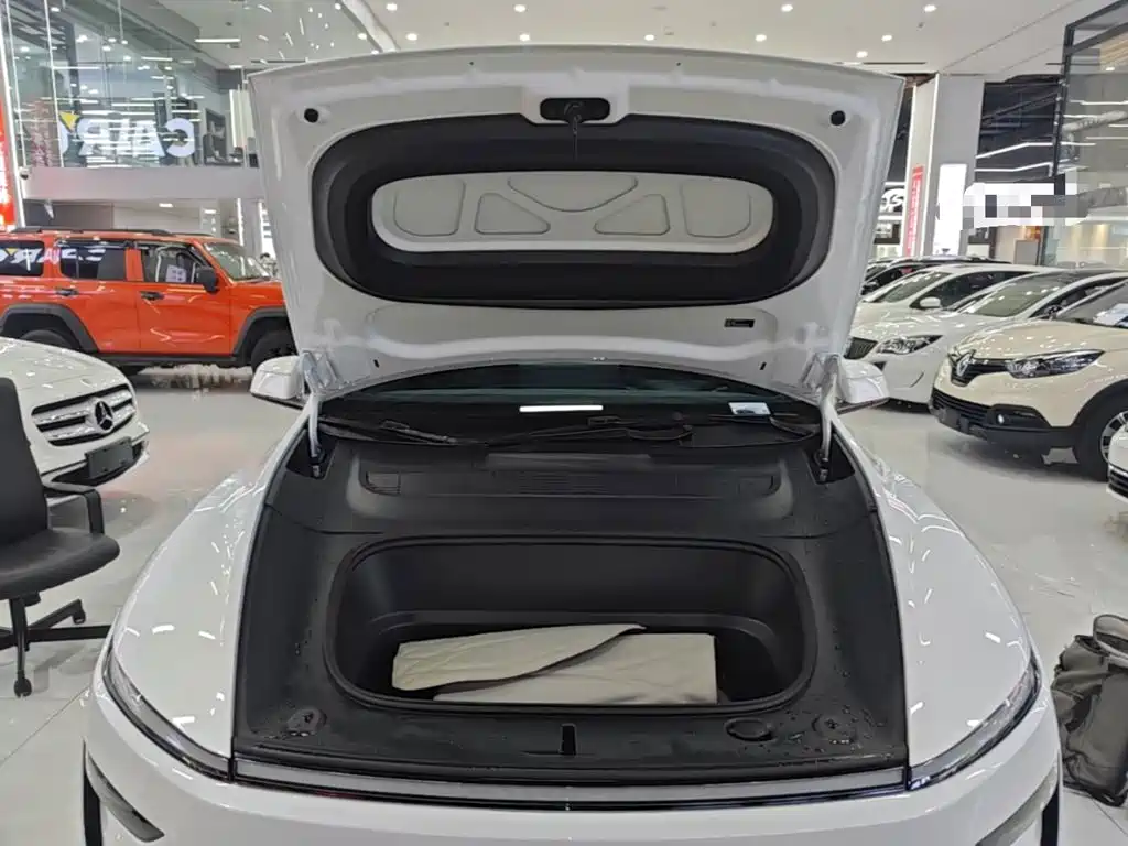 Tesla Model Y — миниатюра 20