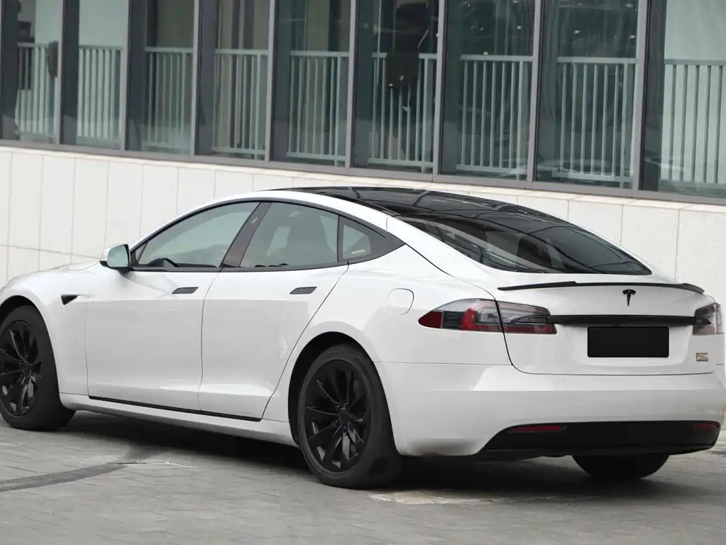 Tesla Model S — миниатюра 17