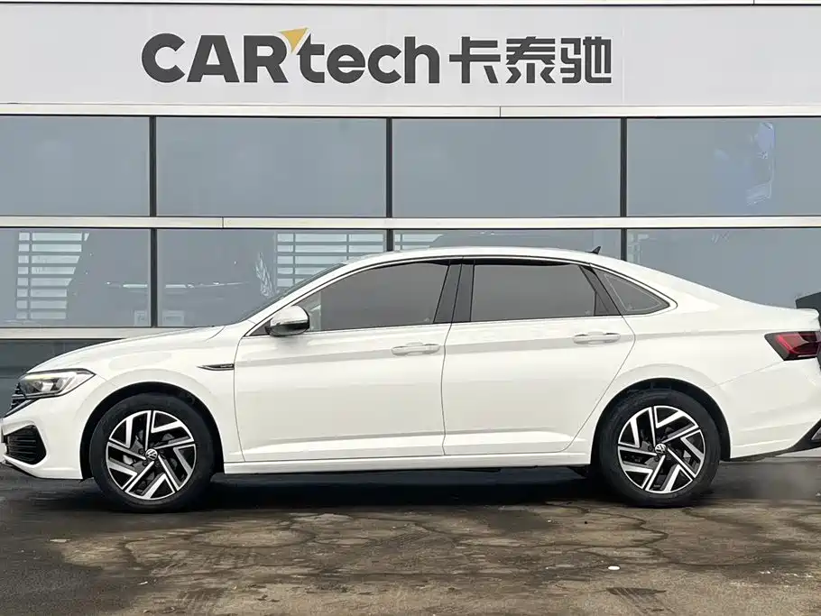 Volkswagen Sagitar 2023 300TSI DSG