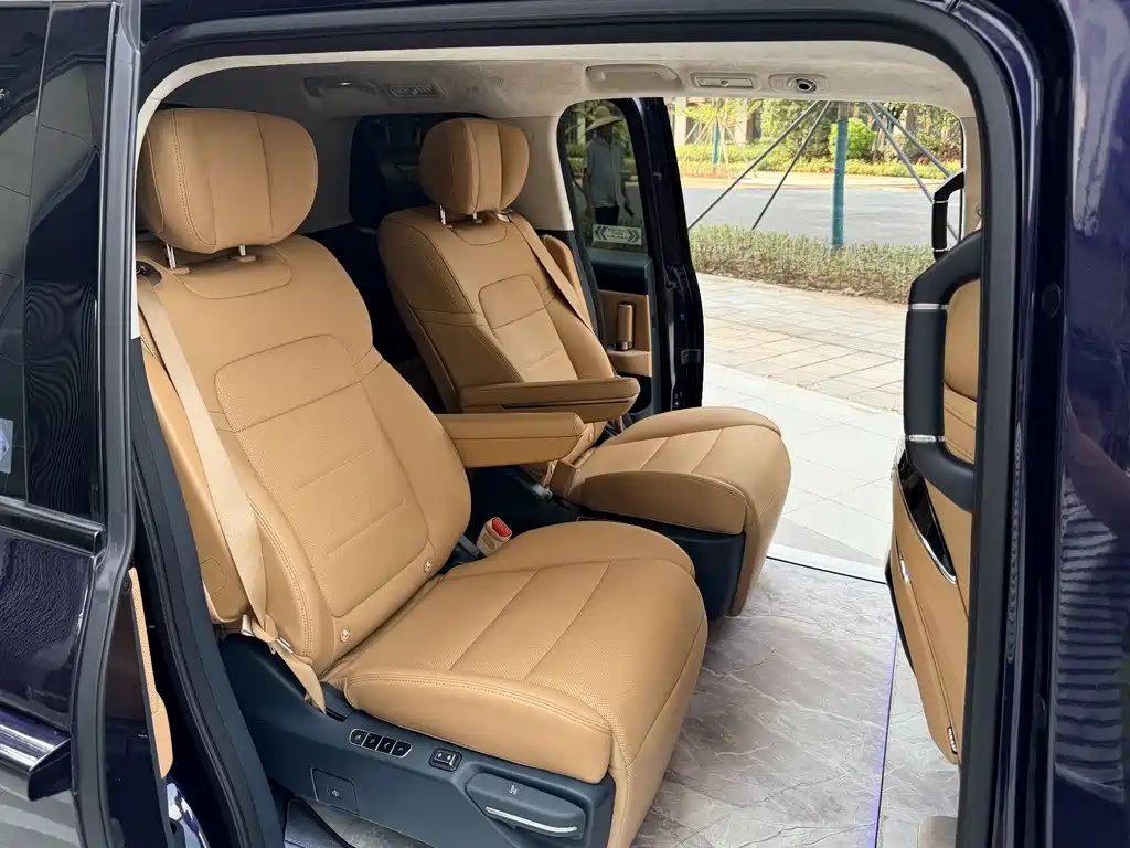 GAC Motor Trumpchi E8 PHEV — миниатюра 10