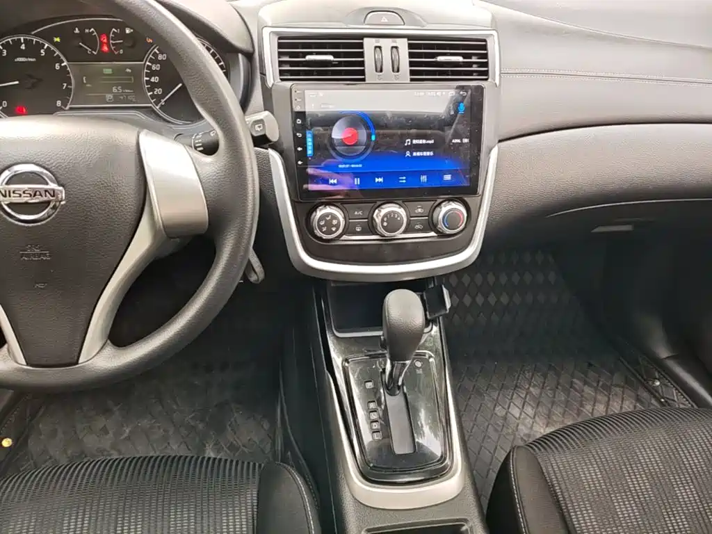 Nissan Tiida — миниатюра 13