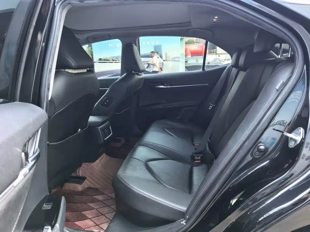 Toyota Camry — миниатюра 8