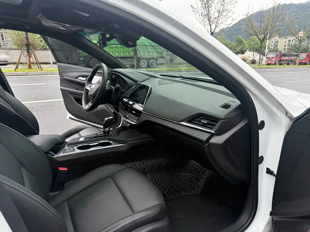 Cadillac CT4 — миниатюра 13
