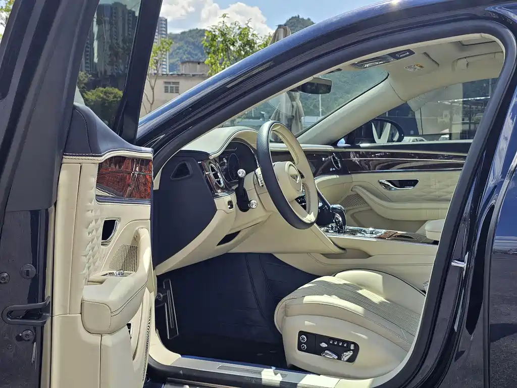 Bentley Flying Spur — миниатюра 4