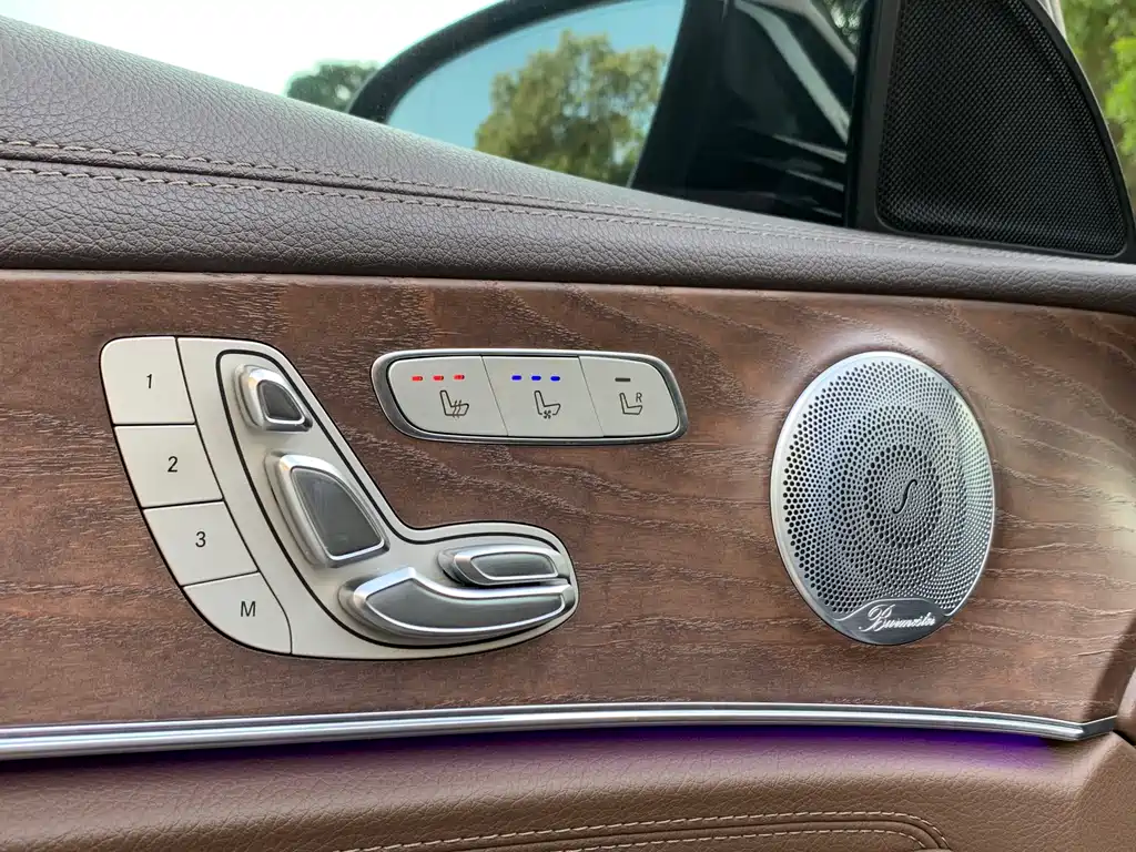 Mercedes-Benz E-Class — миниатюра 8
