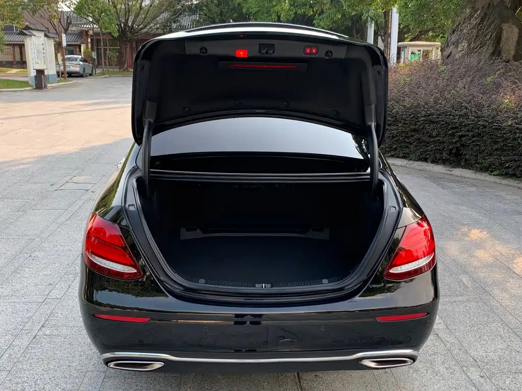 Mercedes-Benz E-Class — миниатюра 15