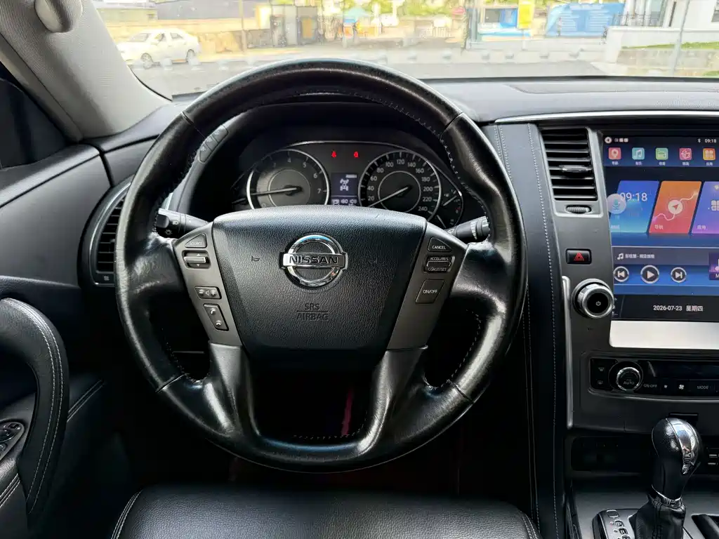 Nissan Patrol — миниатюра 10