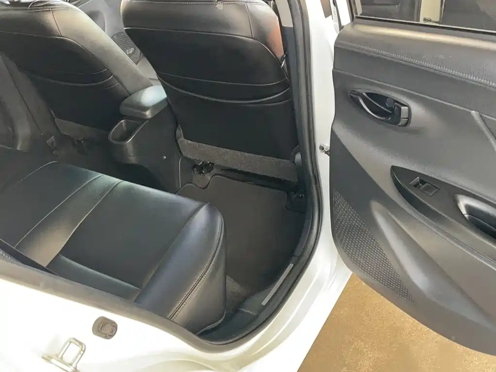 Toyota Yaris L — миниатюра 16