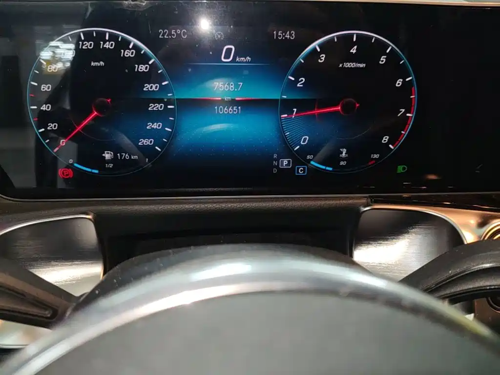 Mercedes-Benz GLB — миниатюра 12