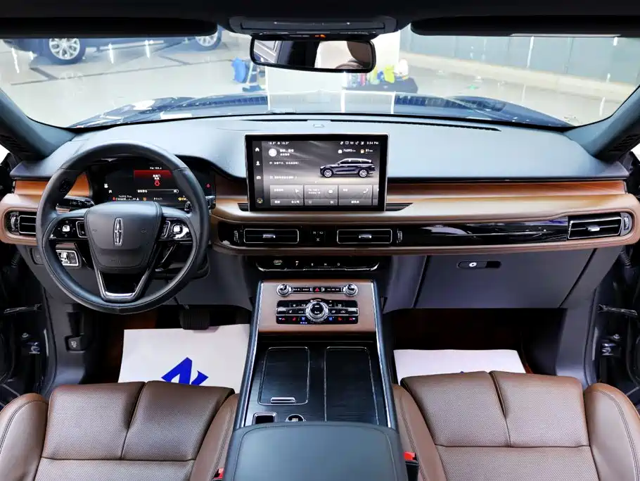 Lincoln Aviator — миниатюра 18