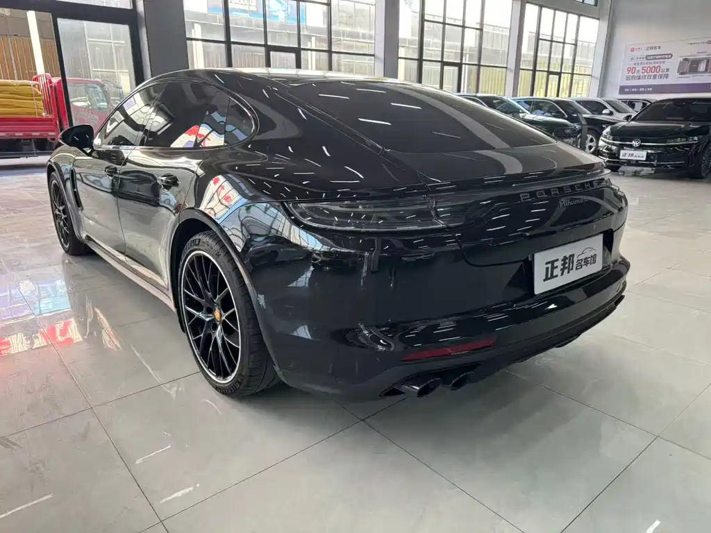 PORSCHE PANAMERA