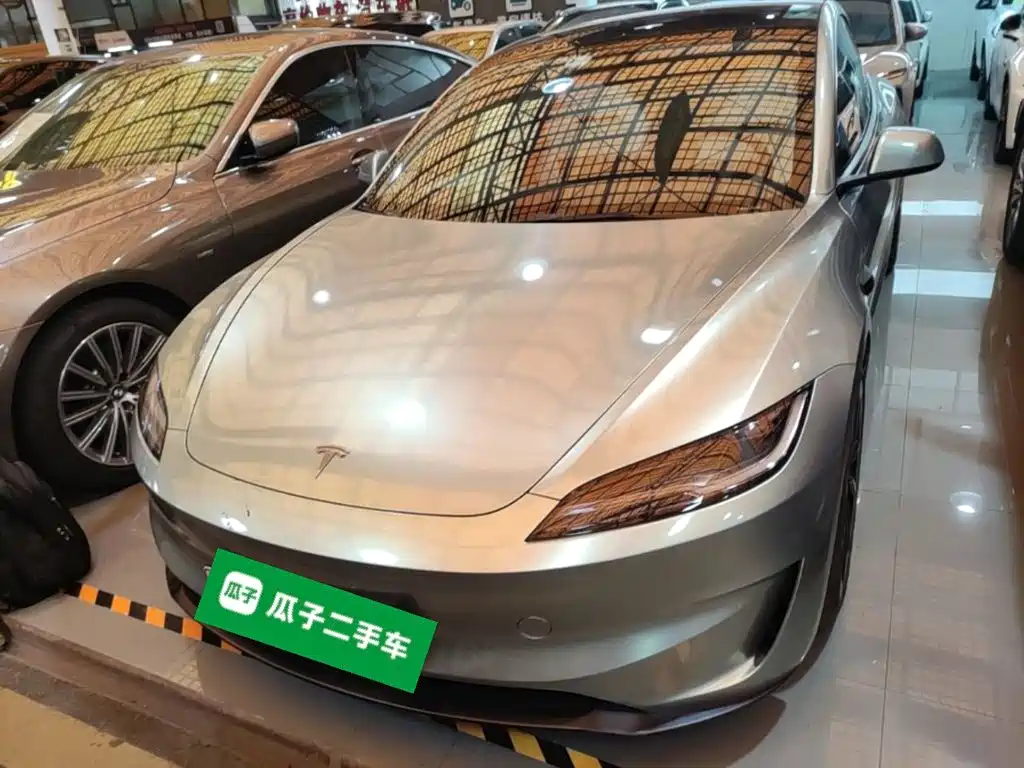 Tesla Model 3 — миниатюра 3