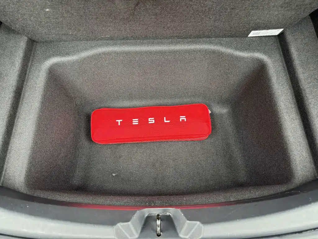 Tesla Model 3 — миниатюра 24