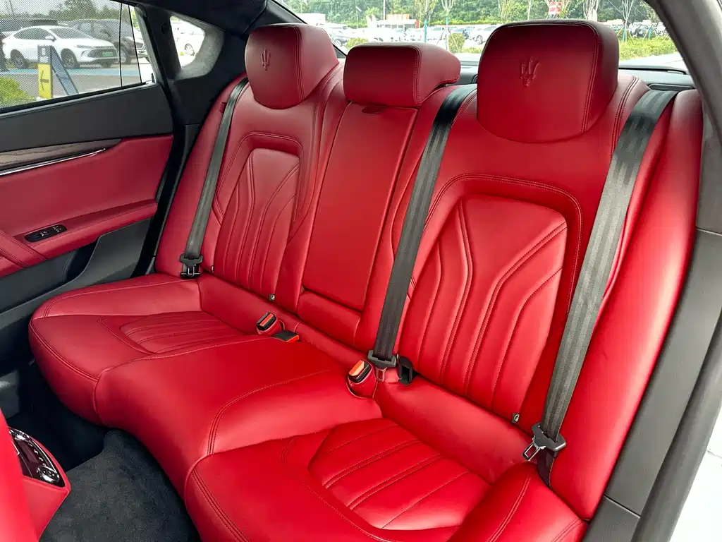 Maserati Quattroporte — миниатюра 21