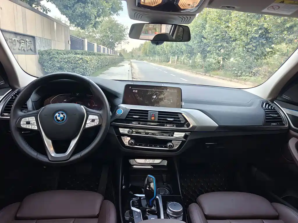 BMW iX3 — миниатюра 17