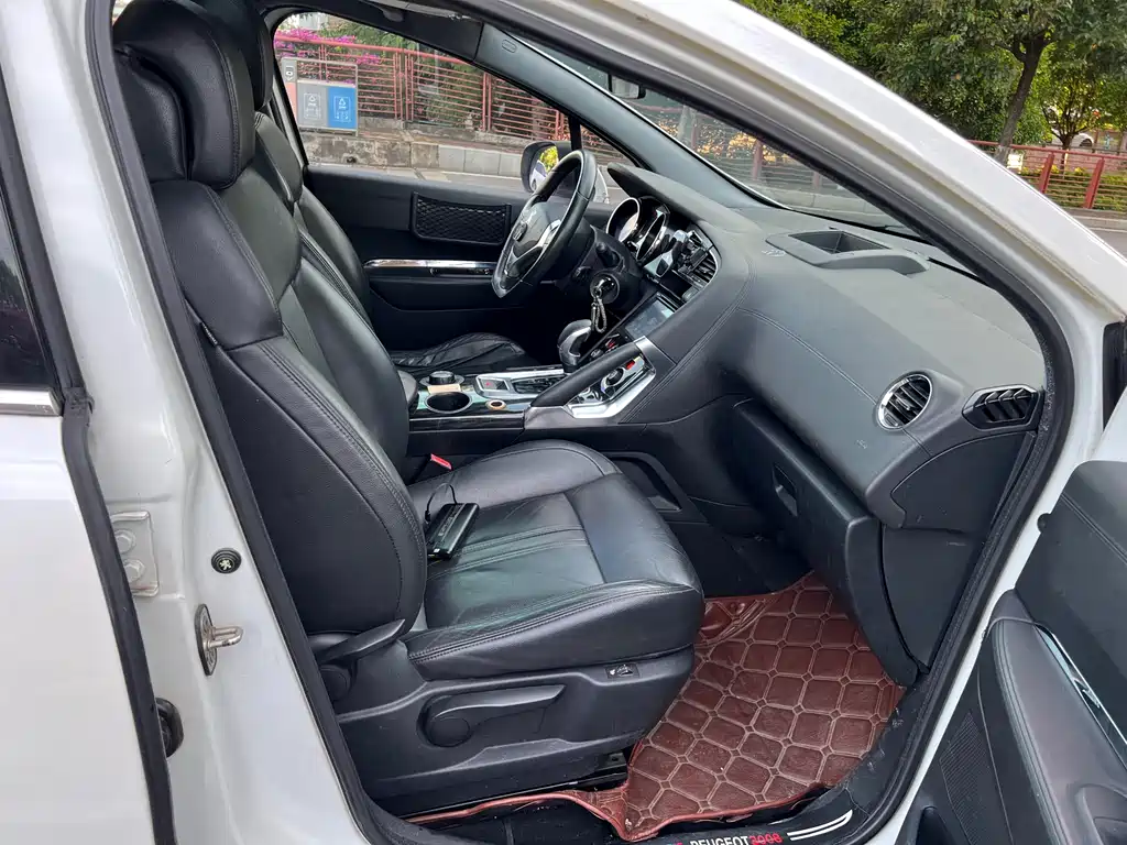 Peugeot 3008 2013 1.6THP AT
